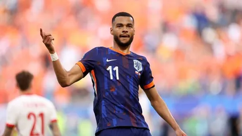 利物浦主帅获英格兰教练协会年度最佳，曼联教父亲临颁奖仪式